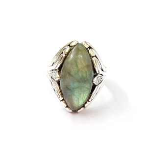 Elegant Women's Vintage <b>Labradorite</b> <b>Ring</b> 925 Sterling Silver Oval Gemstone Leaf Design Band Bridal Wedding Wear Jewelry - Product Image 2