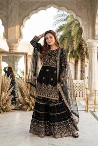 Ensemble Sharara en soie brodée violette avec travail de sequins, tenue indienne pakistanaise, dupatta longueur ras du sol, infroissable, pour mariage et fête - Product Image 2