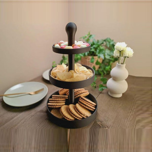 Support à gâteau noir mat à trois niveaux avec étagères circulaires graduées, un pilier de support central et une poignée supérieure - Product Image 6