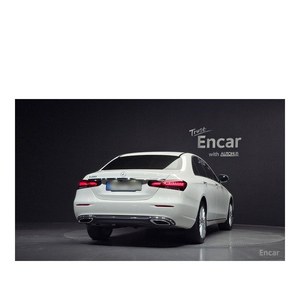 Mercedes-Benz Classe E E250 Exclusive 2023, 23 547 km, Volant à Gauche, Boîte Automatique, Sièges en Cuir, Caméra Arrière - Product Image 4