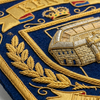 Écusson brodé main vintage personnalisé pour club de football, avec fil doré, à coudre ou à attacher avec épingle de sûreté, style académie, marque privée