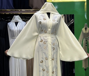 Abaya Más Vendida, Abaya Modesta de Dubái con Cuentas y Lentejuelas, Manga Larga, Abaya Musulmana Tradicional Hecha a Mano, Transpirable, con Cuello en V para Mujer - Product Image 1