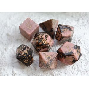 Dados de piedra de alta calidad, rodonita, cristal natural, piedras curativas de reiki, piedras grabadas, juego de dados personalizados, cristal vikingo - Product Image 3