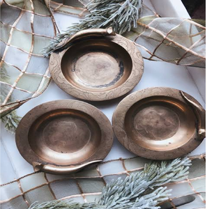 Novelty <b>vintage</b> engraved solid brass shoe-shaped tabletop <b>ashtray</b>, available at wholesale prices. - Product Image 3