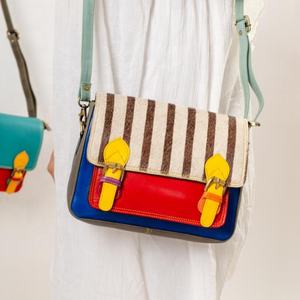 กระเป๋าสะพายข้างหนังแท้ลายดอกทานตะวันแบบประณีตสำหรับผู้หญิงกระเป๋าสะพายข้างแบบซิปปิดแนววินเทจฤดูใบไม้ผลิเดียวสำหรับฤดูหนาว - Product Image 1