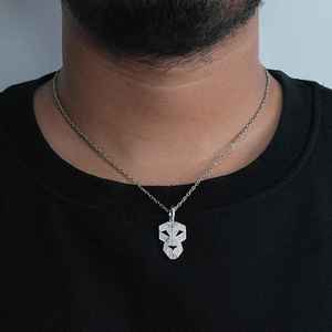 Colgante Geométrico de Diamante en Plata 925 con Baño de Rodio, Minimalista, Unisex, para Uso Diario, con Microincrustaciones y Corte Princesa - Product Image 3