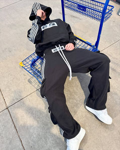 Ensemble de survêtements décontractés personnalisés 2026 en molleton 100 % polyester avec pantalon à double ceinture et sweat à capuche, à rayures, unisexe, pour l'hiver - Product Image 4