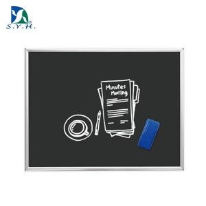 Tableau d'écriture magnétique avec cadre en aluminium et design de sécurité compact aux coins pour une utilisation scolaire et de bureau - Product Image 1