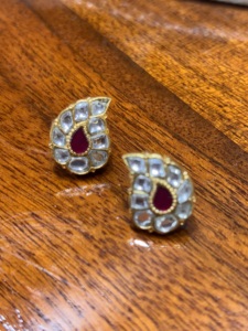 ต่างหูรูปดอกไม้ Amaira Jewels ชุบทอง 22K เครื่องประดับหรูหราสำหรับผู้หญิง สวมใส่ได้ทุกวัน - Product Image 3