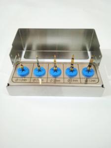 Système d'outils d'extraction dentaire plaqué or, cinq pièces, instrument de mesure précis, bloc dans un conteneur en acier - Product Image 4