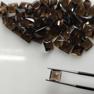 ควอตซ์สโมคกี้ธรรมชาติ 7 มม. ทรงสี่เหลี่ยมเจ้าหญิงคัท คุณภาพดีที่สุด พลอยเม็ดเดี่ยวสำหรับทำเครื่องประดับและสร้อยคอ - Product Image 4