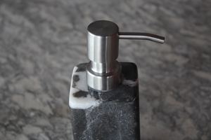 Distributeur de savon en marbre gris - Product Image 2