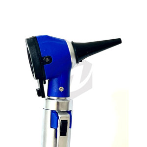 Otoscope de poche compact avec deux embouts de speculum, ampoule de rechange supplémentaire et pochette de protection pour l'examen des oreilles - Product Image 3