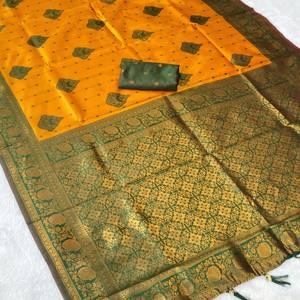 Sari en soie Banarasi indienne traditionnelle de luxe VASTRA COTTAGE avec bordure tissée jacquard et travail Butta, idéal pour les mariages et les occasions festives - Product Image 3