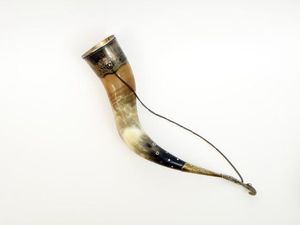 Stylish Drinking Horn Mug For <b>Beer</b> Mead Ale Whisky With Handmade Craftsmanship And Elegant Rustic Design - Product Image 1