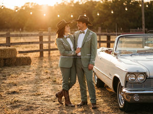 Ensemble de costumes western rose brodés pour couple – Blazer et pantalon de créateur pour mariage, séance photo et événements - Product Image 6