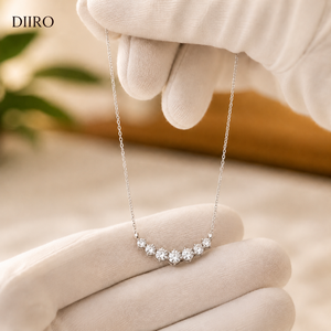 Collier élégant pour femme en or blanc 14 carats plaqué or, chaîne minimaliste, diamant rond en moissanite - Product Image 5