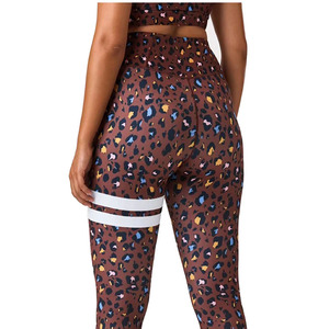Leggings de sublimation pour femmes, vente en gros, leggings personnalisés imprimés avec poches, tissu doux en polyester et élasthanne - Product Image 5
