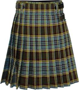 El kilt escocés tartan es una prenda tradicional de las Tierras Altas para hombre, disponible en 5 o 8 yardas, de las marcas Traders y Champion Kilts. - Product Image 1