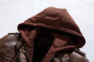 Chaqueta Formal de Cuero PU para Hombre con Logotipo Personalizado en la Parte Delantera, Impermeable, Resistente al Viento, con Cierre, Cuello Redondo Holgado y Forro de Seda - Product Image 6