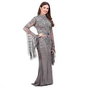Robe de soirée grise de luxe, maxi, brodée de fleurs, avec manches longues évasées, col montant, pour bal et occasions formelles - Product Image 3