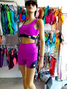 Ensemble de yoga sans couture 2 pièces tendance : soutien-gorge de sport push-up et short de fitness à dos ouvert pour femme – Tenue de sport active - Product Image 4