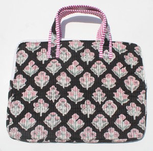 Sac à dos pour ordinateur portable MacBook Air 16 pouces Indianvoguestudio - Coton matelassé à imprimé floral, design protecteur et léger - Product Image 1