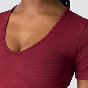 Camiseta Deportiva de Mujer con Cuello en V, Ajustada, de Alta Calidad, Material de Compresión Acanalado, Elástica en 4 Direcciones, Color Personalizado - Product Image 4