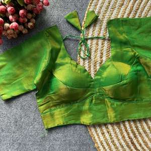 Blusa de diseñador con cuello en V, estilo seda del Sur, completamente cosida, lista para usar. - Product Image 1