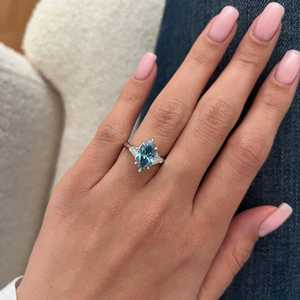 Anillo de tres piedras con moissanita de corte marquesa azul vibrante de 2 quilates para unisex, plata 925 original, regalo de boda o fiesta para ella - Product Image 6