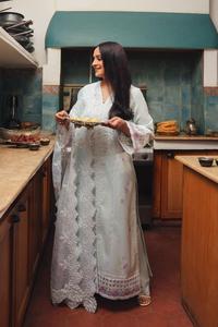Kurta brodée élégante de couleur bordeaux, pantalon imprimé vert, tenue de mariage traditionnelle pour femmes, style Inde Pakistan, coupe régulière - Product Image 6