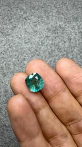 Pierre précieuse naturelle émeraude taille coussin 4,08 carats, vert, pour la fabrication de bijoux fins, vente en gros, Jai Narayan Gems pour bague - Product Image 3