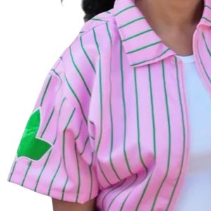 เสื้อเชิ้ตช่างลายทางสีชมพูเขียว แขนสั้น ติดกระดุม สไตล์ชุดทำงานลำลอง แฟชั่นสำหรับผู้หญิง พร้อมลายตัดกัน - Product Image 4