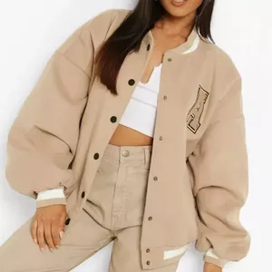 Chaqueta Varsity Personalizada con Parches Bordados en Chenille, Resistente al Agua y al Viento, para Hombre - Product Image 3