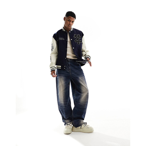 Veste bomber universitaire en laine respirante et écologique de haute qualité pour homme, fabriquée sur mesure par un fabricant de vêtements de rue haut de gamme - Product Image 4