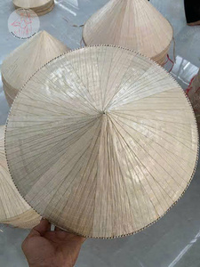 Chapeau conique en calebasse sculpté à la main, écologique et de haute qualité |   Décor culturel vietnamien durable et accessoire photo - Product Image 2