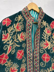 Chaqueta Étnica de Terciopelo Verde Bordada con Diseño Floral, Manga Larga, Cuello Alto, Hecha a Mano, Estilo Bohemio, para Invierno - Product Image 2
