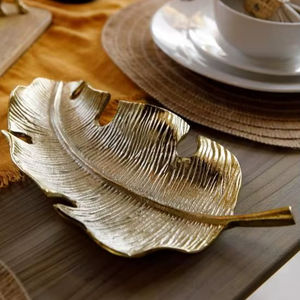 Moderna Cazuela Dorada de Aluminio con Diseño de Hojas para Servir Frutos Secos, Chocolates y Presentación de Regalos Festivos - Product Image 1