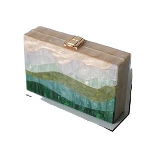 กระเป๋าคลัทช์เรซิ่นดีไซน์สวยหรู ดูดีมีระดับ เหมาะสำหรับงานปาร์ตี้ ใช้สำหรับผู้หญิงและงานแต่งงาน กระเป๋าคลัทช์เรซิ่นทันสมัย - Product Image 1