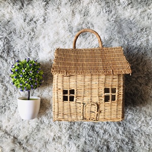 Casa de muñecas de ratán de origen vietnamita, juguete educativo DIY para niñas con correa, modelo de bolsa de juguete - Product Image 5