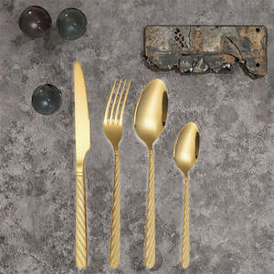 Juego de Cubiertos de Lujo en Oro, Cuchara, Tenedor y Cuchillo de Acero Inoxidable con Acabado Espejo, Aptos para Lavavajillas, Diseño Europeo, para Bodas, Catering y Hoteles - Product Image 5