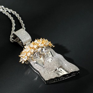 Pendentif de Foi Chrétienne Luxe Visage de Jésus Religieux en Argent 925 Certifié, Moissanite et Micro-incrustations Plaqué Or - Product Image 5