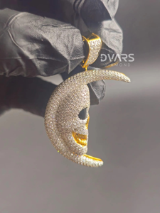 Colgante de diamante hecho a mano en forma de media luna, colgante de moissanita en plata de ley chapada en oro, colgante de media luna para fiestas, ideal para regalo. - Product Image 3