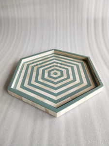 Plateau en os incrusté fait main : Plateau hexagonal en os incrusté noir et blanc - Product Image 5