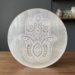 Placa de Selenita Pulida de Alta Calidad, Grabada con la Mano de Hamsa, Disco de Cristal para Limpieza, Decoración para Meditación Reiki - Product Image 1