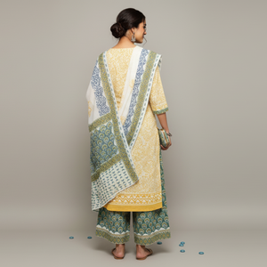 Traje Punjabi de Algodón Blanco con Estampado Floral Verde y Amarillo |   Conjunto Profesional Informal para Mujer con Estampado Artesanal de Alta Calidad - Product Image 3