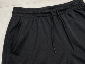 Shorts de basket-ball personnalisés en mesh noir uni à 3 plis |   Shorts de sport unisexe |   Shorts de sport prêts pour la sublimation de qualité supérieure |   OEM Man - Product Image 5