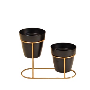 Vase à fleurs en métal fait à la main chic pièce décorative moderne parfaite pour centre de table et décoration intérieure - Product Image 3