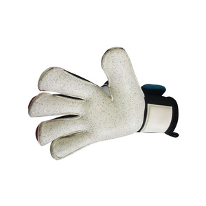 Gants de gardien de but de football de pointe avec personnalisation disponible, paume en latex pour une meilleure adhérence, protection des doigts avec picots, gants de gardien de but de football - Product Image 2