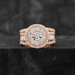 Bague de fiançailles en moissanite taille baguette et taille ronde, en argent sterling 925, style hip-hop, avec halo caché, pour demande en mariage ou cadeau - Product Image 2